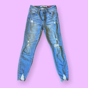 Distress skinny jeans